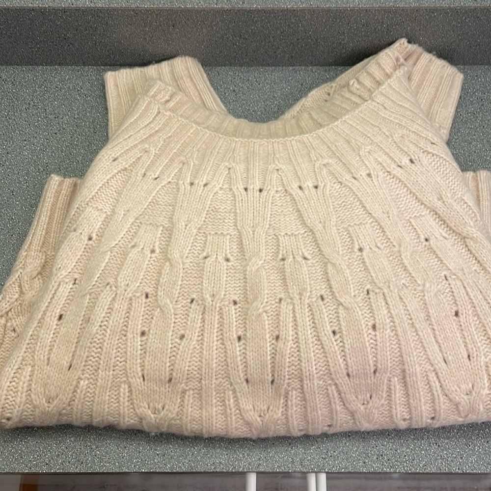 White House Black Market extra soft sweater - Picture 7 of 7